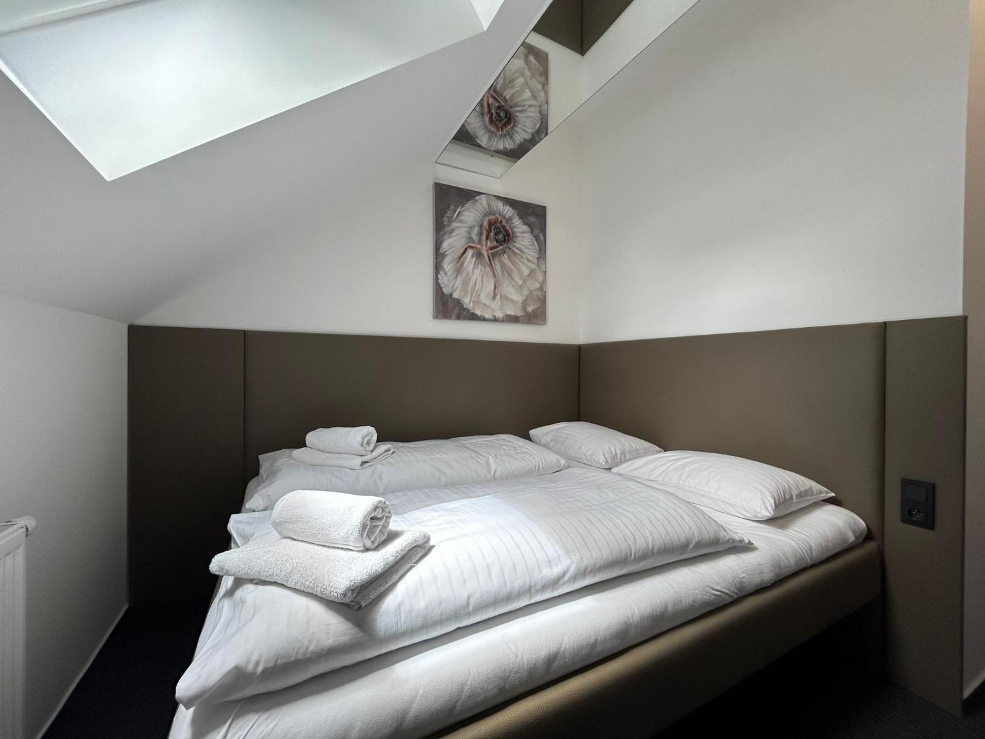 Golden Golem Hotel & Spa Praga Esterno foto