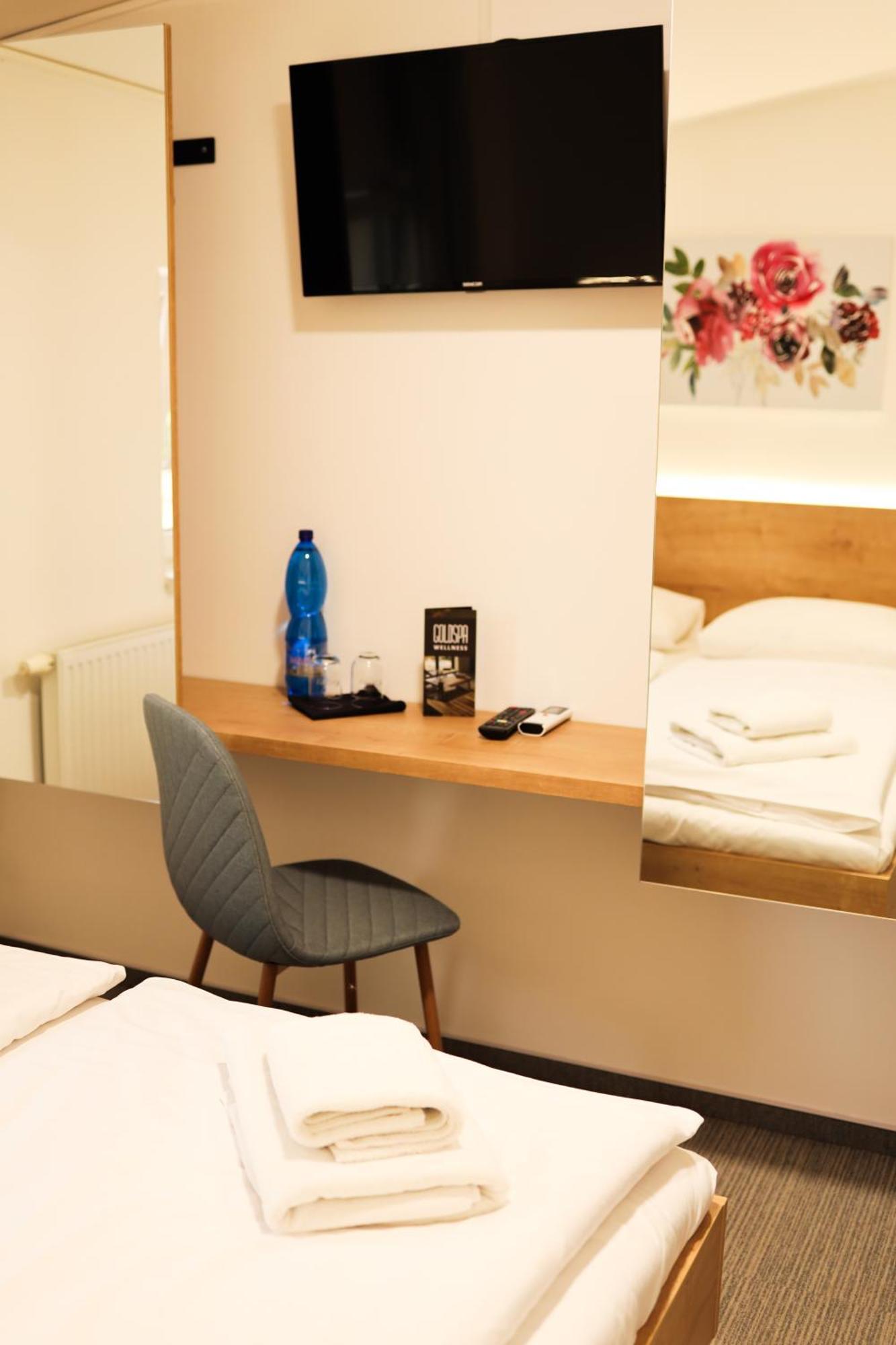 Golden Golem Hotel & Spa Praga Esterno foto