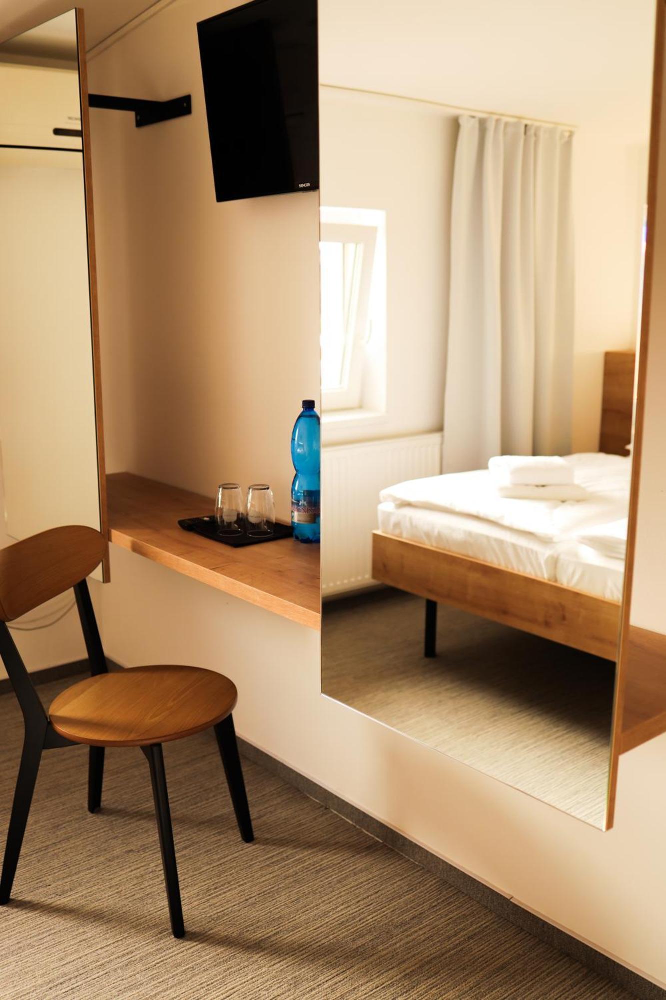 Golden Golem Hotel & Spa Praga Esterno foto