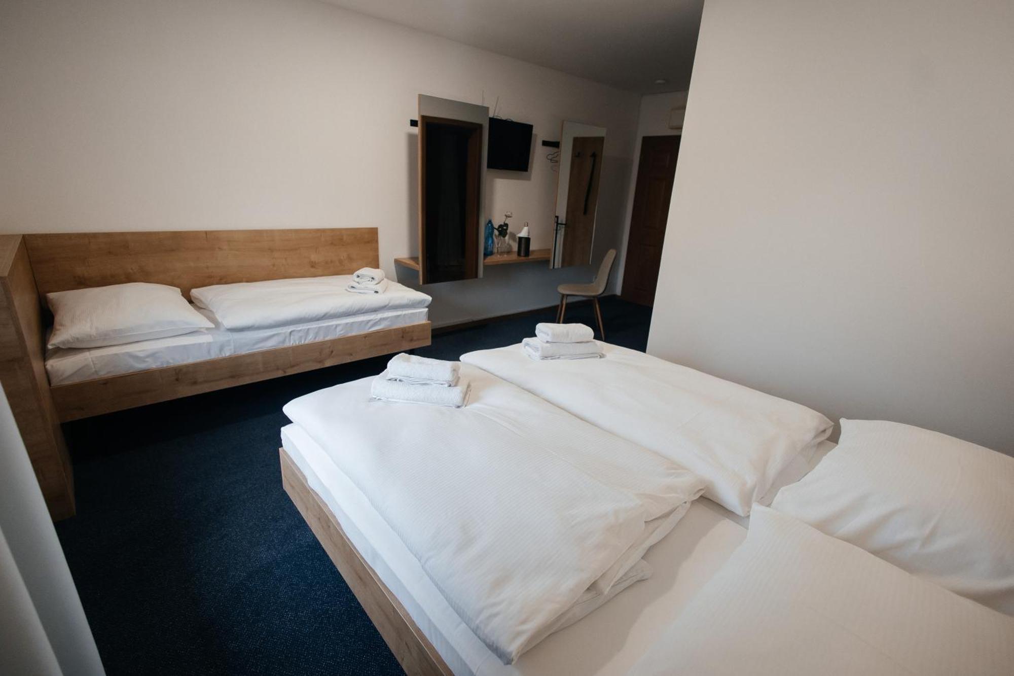 Golden Golem Hotel & Spa Praga Esterno foto