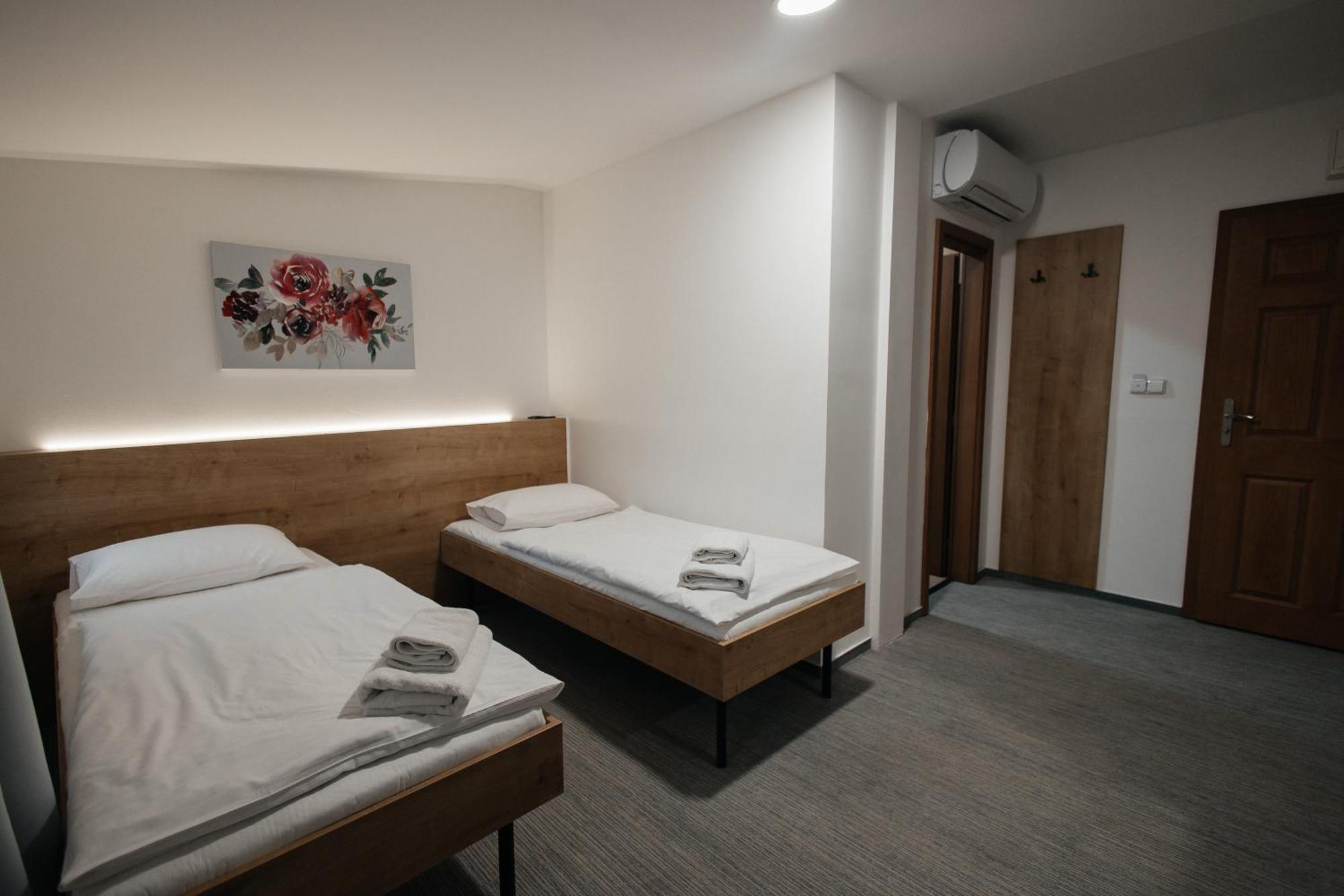 Golden Golem Hotel & Spa Praga Esterno foto