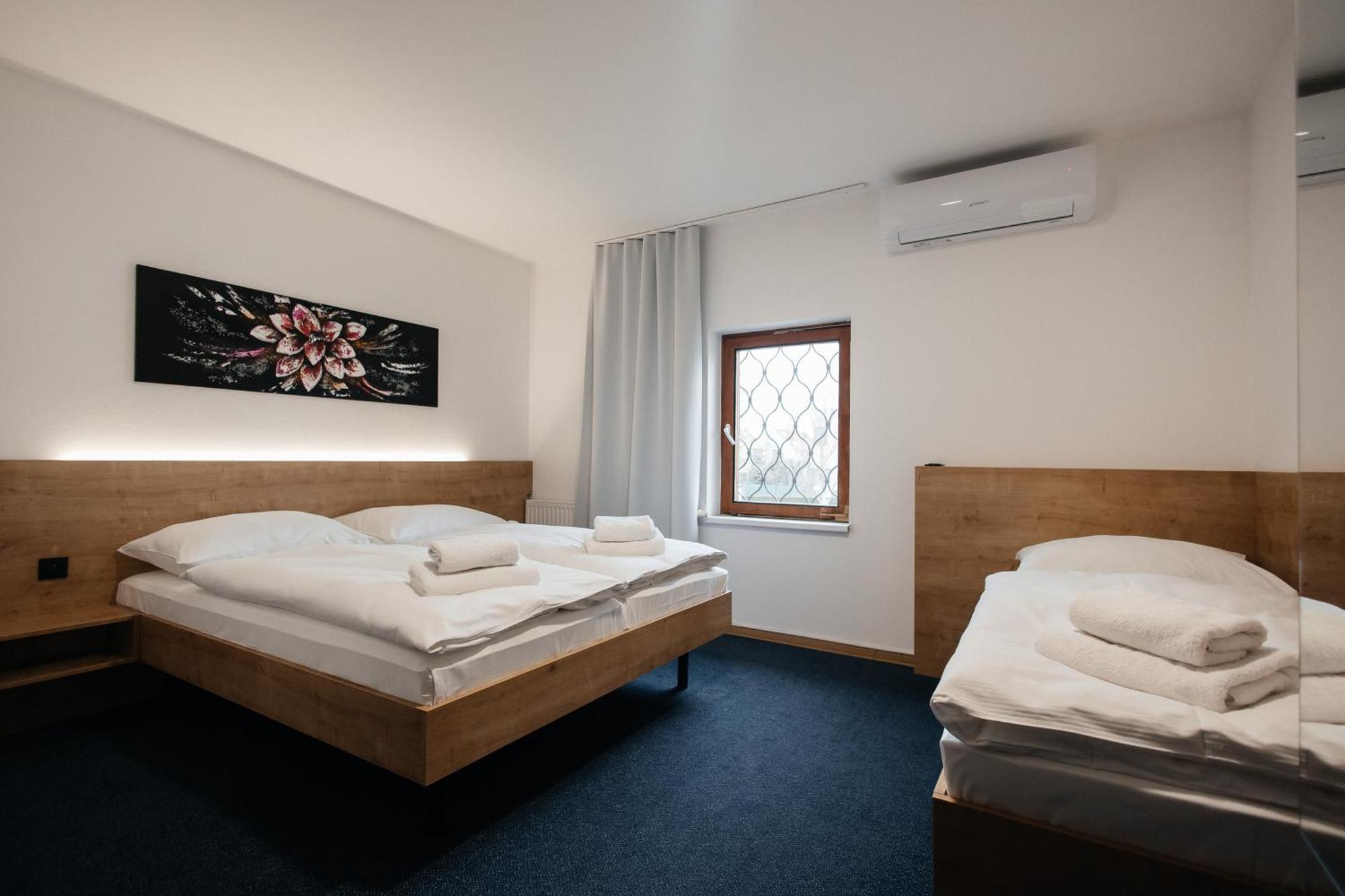 Golden Golem Hotel & Spa Praga Esterno foto