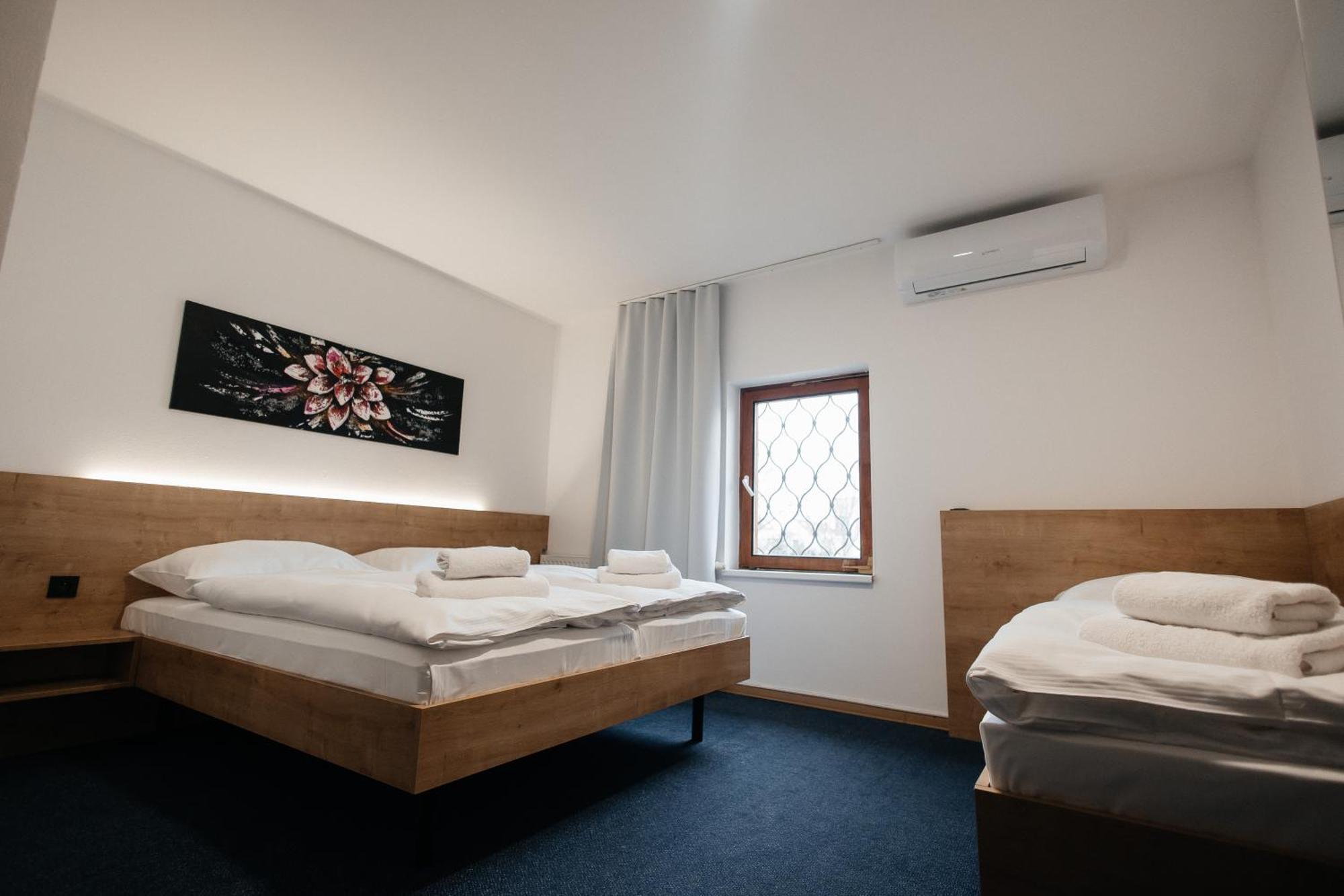 Golden Golem Hotel & Spa Praga Esterno foto