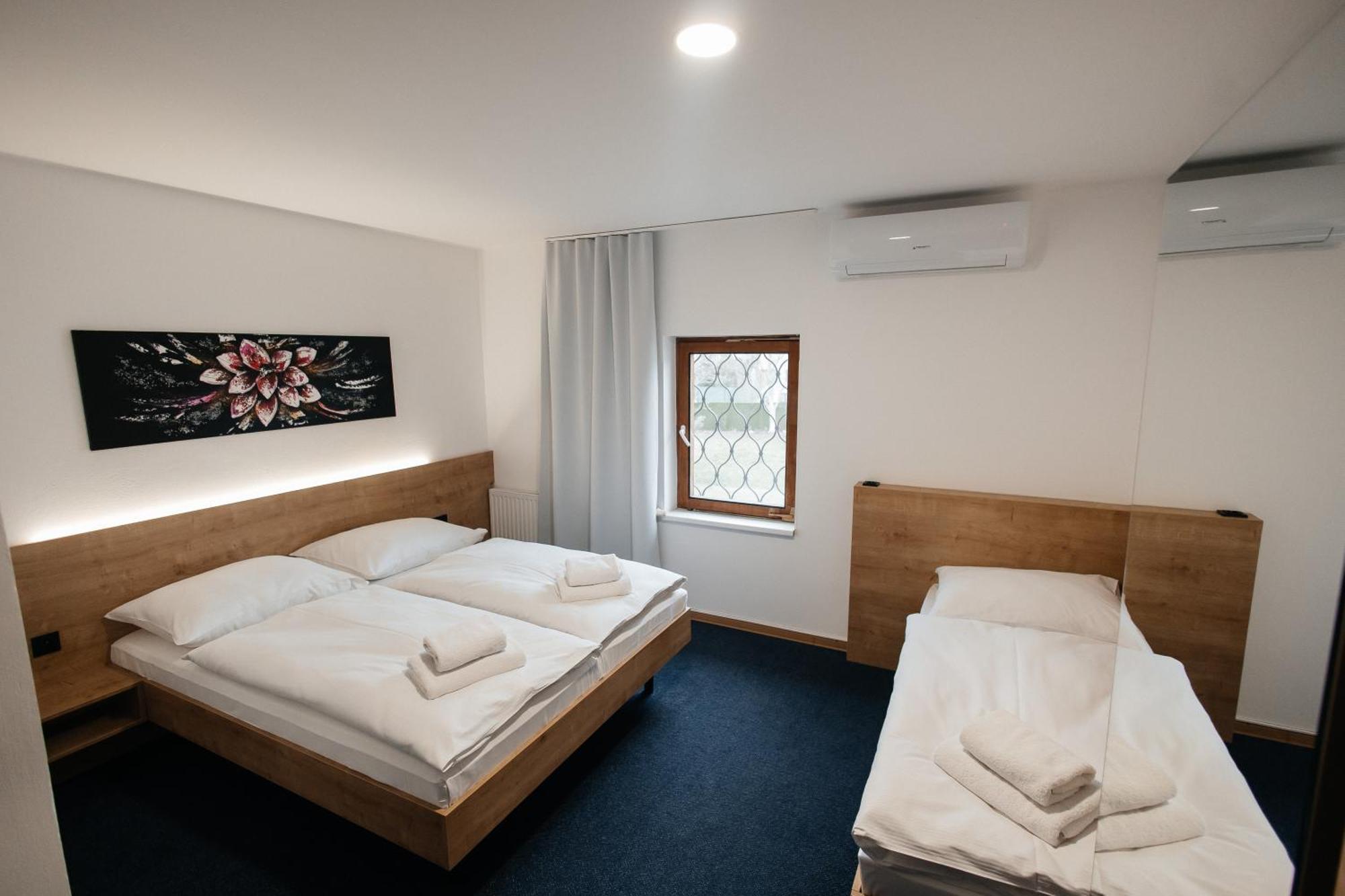 Golden Golem Hotel & Spa Praga Esterno foto