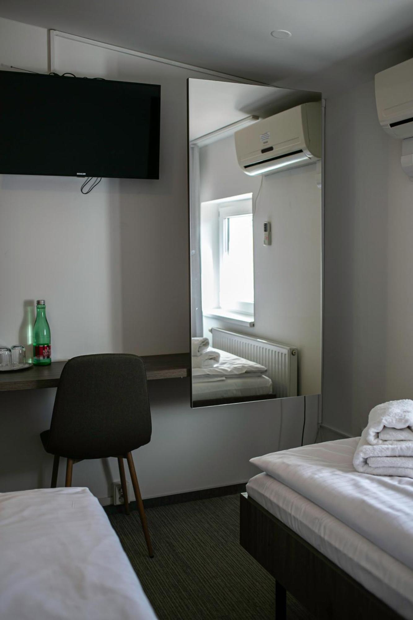 Golden Golem Hotel & Spa Praga Esterno foto