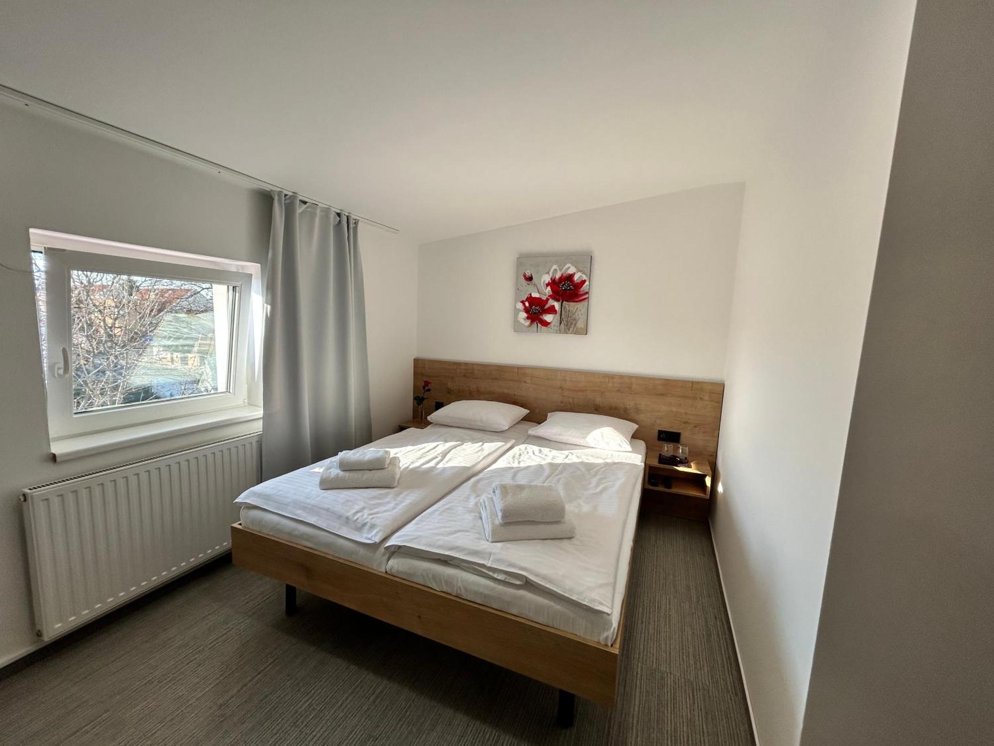 Golden Golem Hotel & Spa Praga Esterno foto