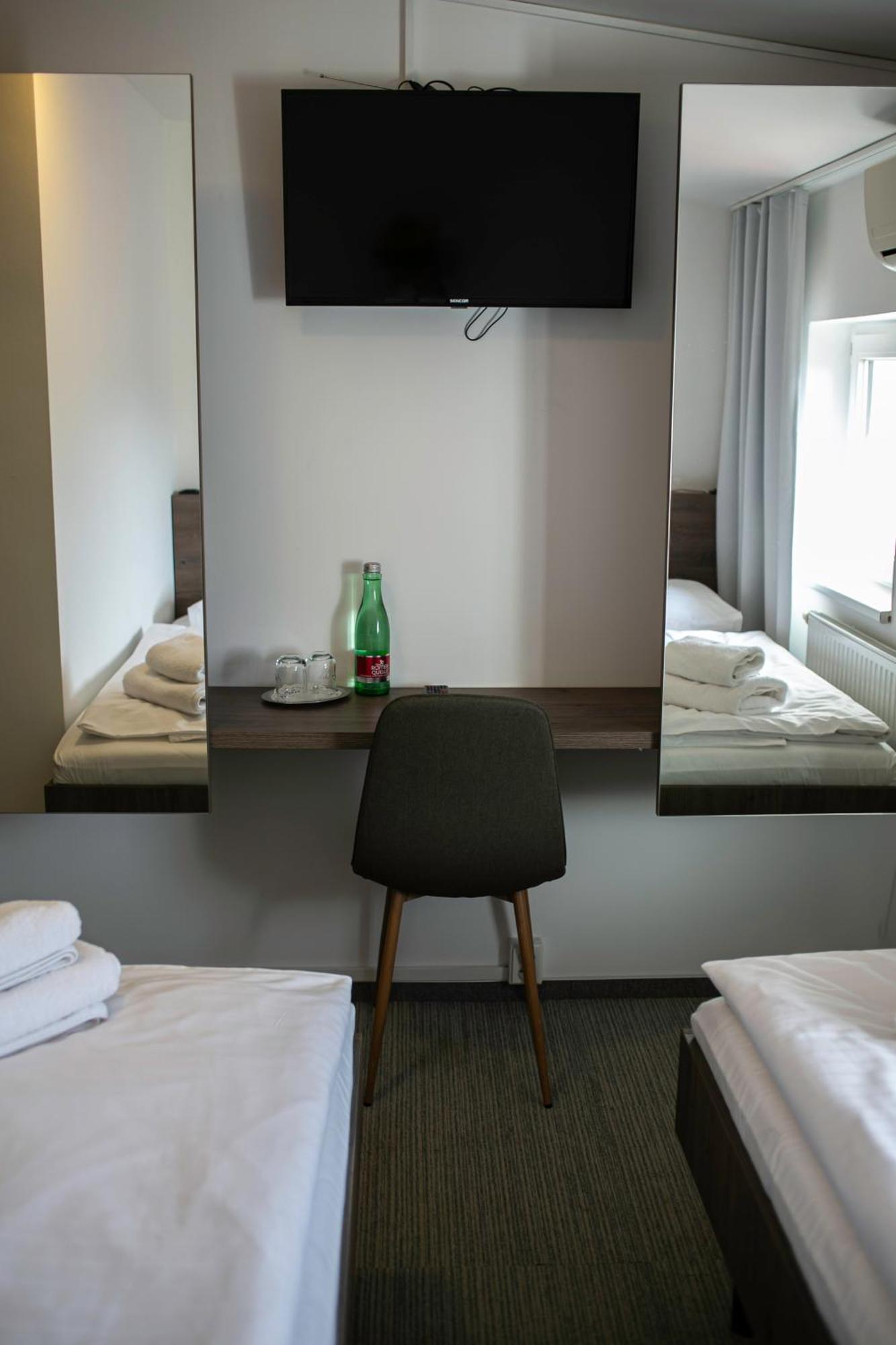 Golden Golem Hotel & Spa Praga Esterno foto